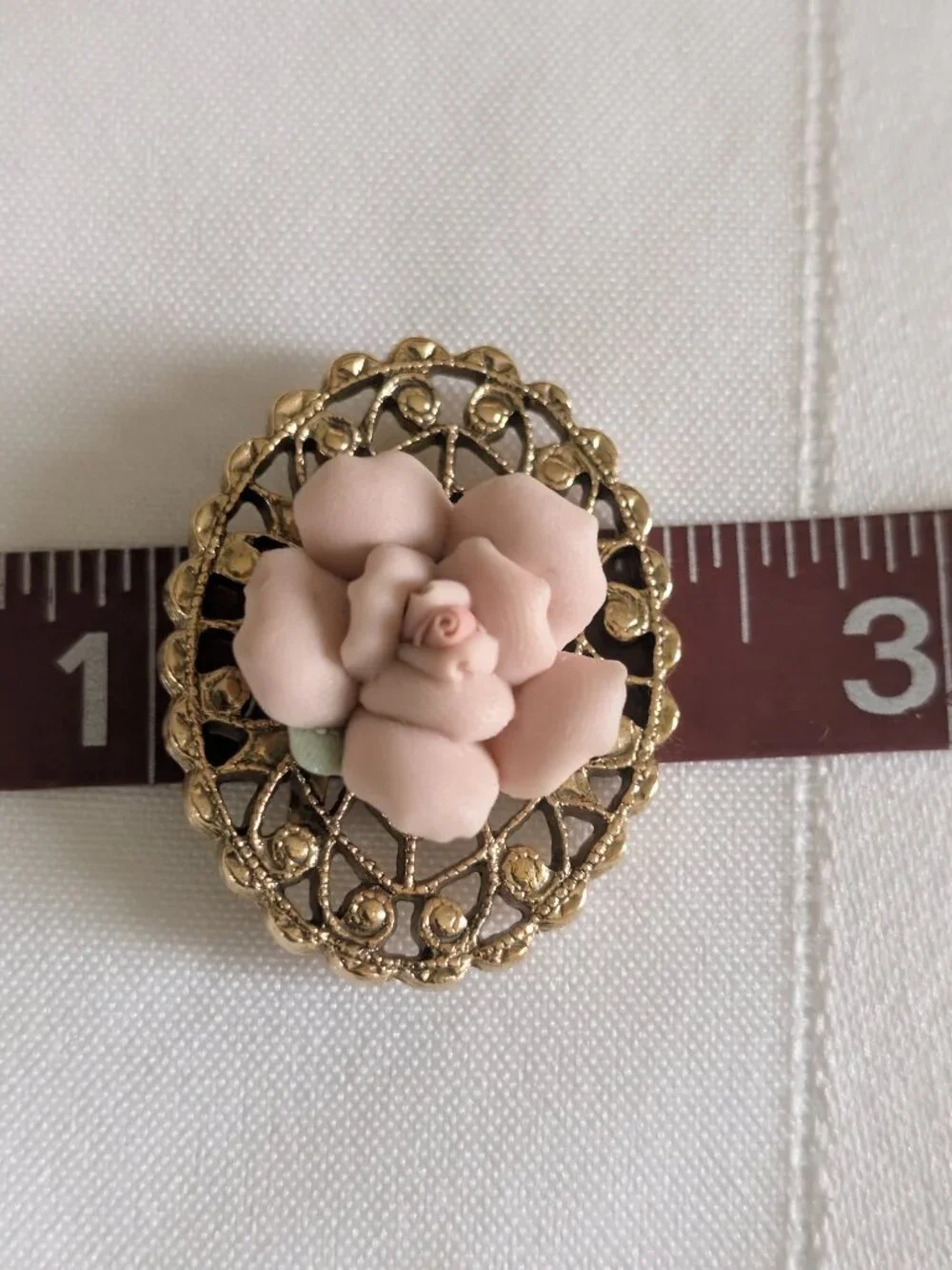 Vintage Gold Tone Filigree Pink Porcelain Carved Rose Brooch Pin